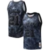 Genial Tim Duncan San Antonio Spurs Hardwood Classics 1998/99 Tie Dye Swingman Jersey Black  para la gran final
