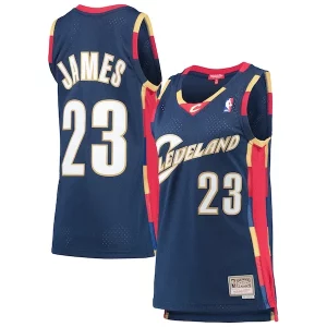Clásico Exquisito Original LeBron James Cleveland Cavaliers Women's Hardwood Classics Swingman Jersey Navy  para la gran final