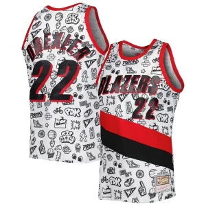 Magnífico Cool Clyde Drexler Portland Trail Blazers 1991 92 Hardwood Classics Doodle Swingman Jersey White  para la gran final